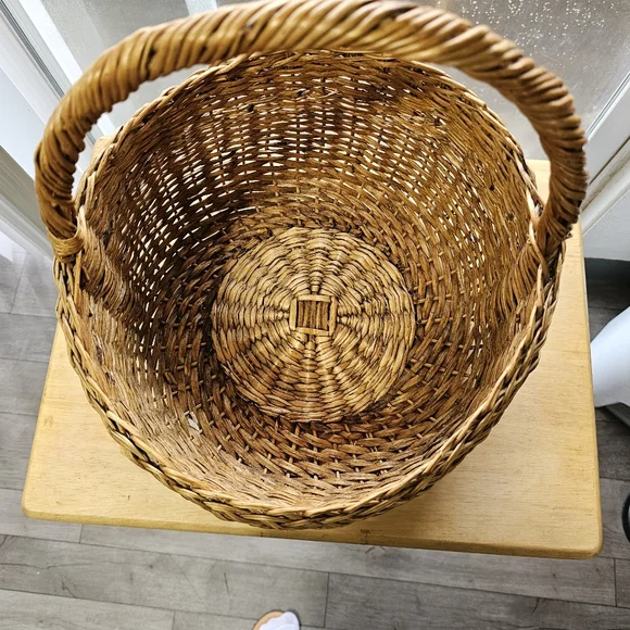 Vintage Wicker Basket Retro - Picture 3 of 7
